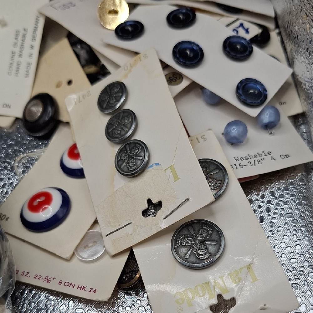 Vintage Button Set - Picture 5 of 11